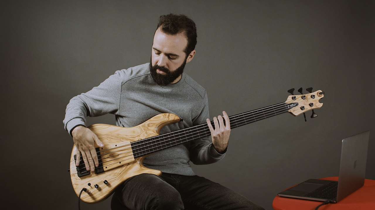 La técnica en el bajo fretless